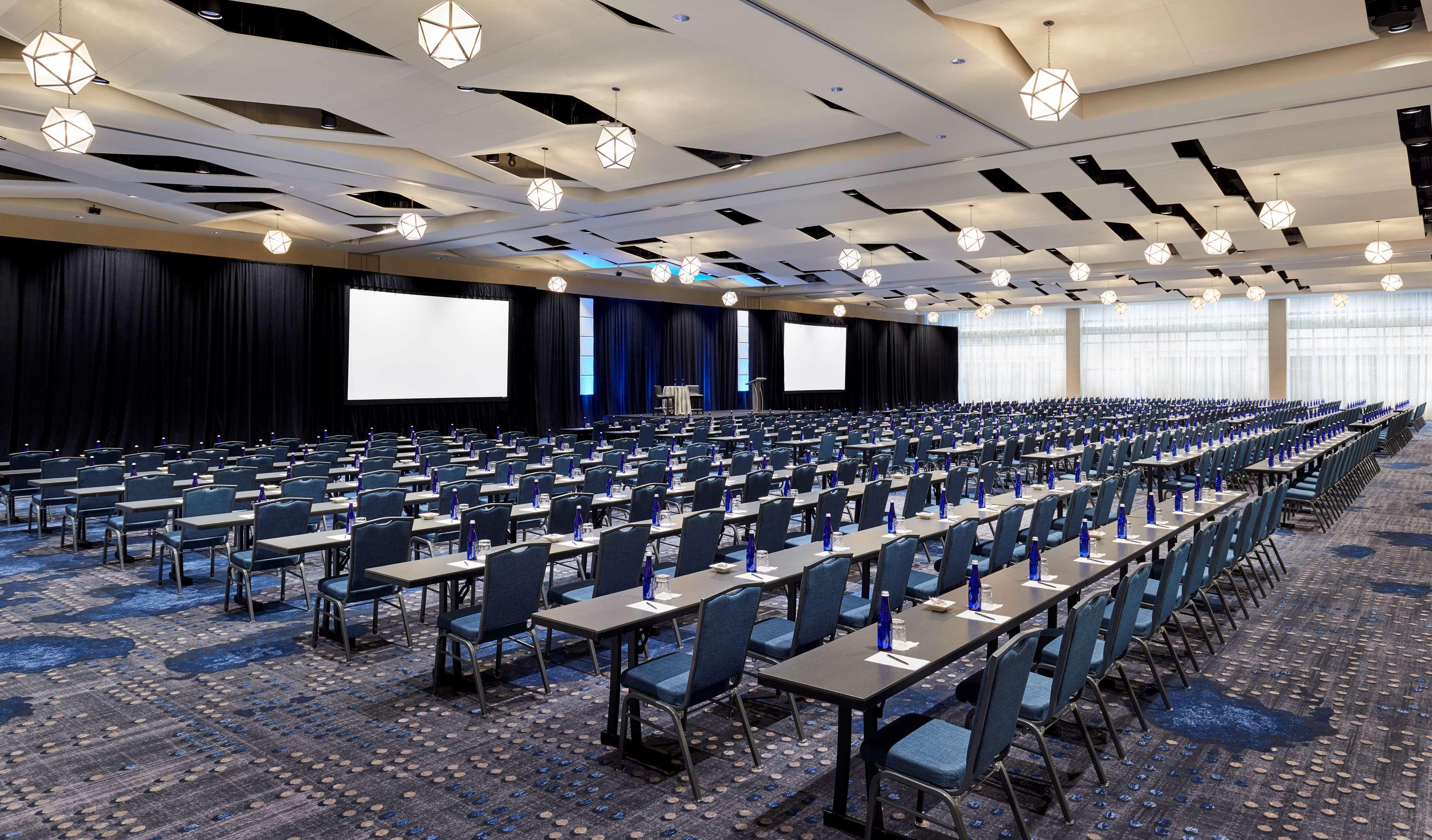 Отель Hilton Cleveland Downtown Экстерьер фото