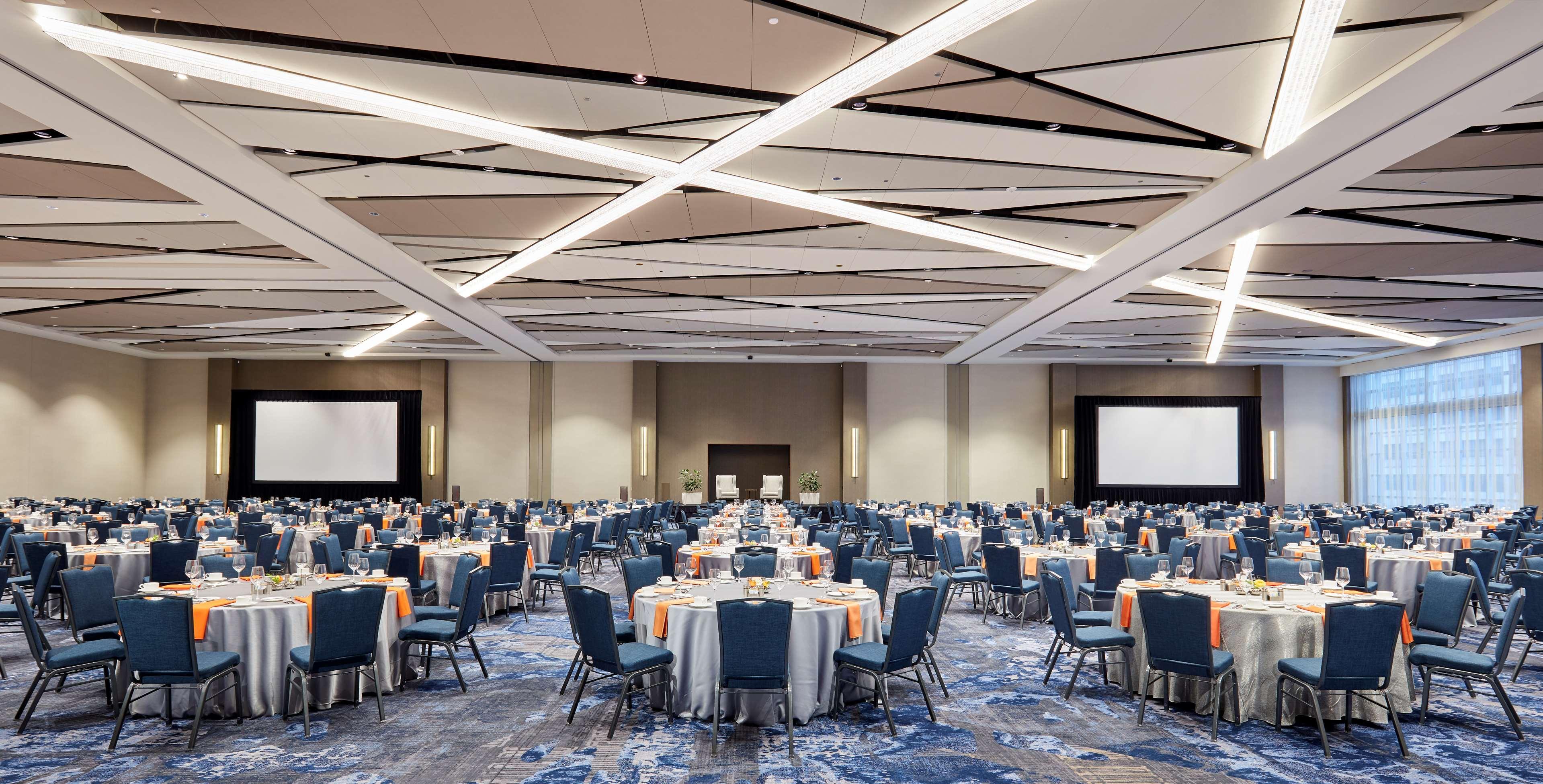 Отель Hilton Cleveland Downtown Экстерьер фото