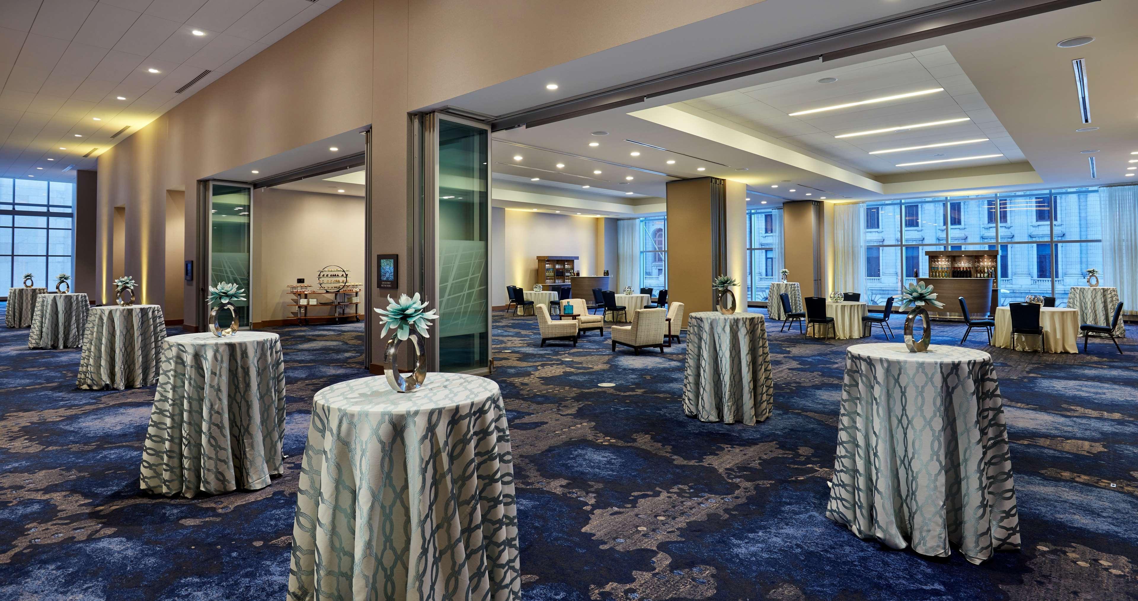 Отель Hilton Cleveland Downtown Экстерьер фото