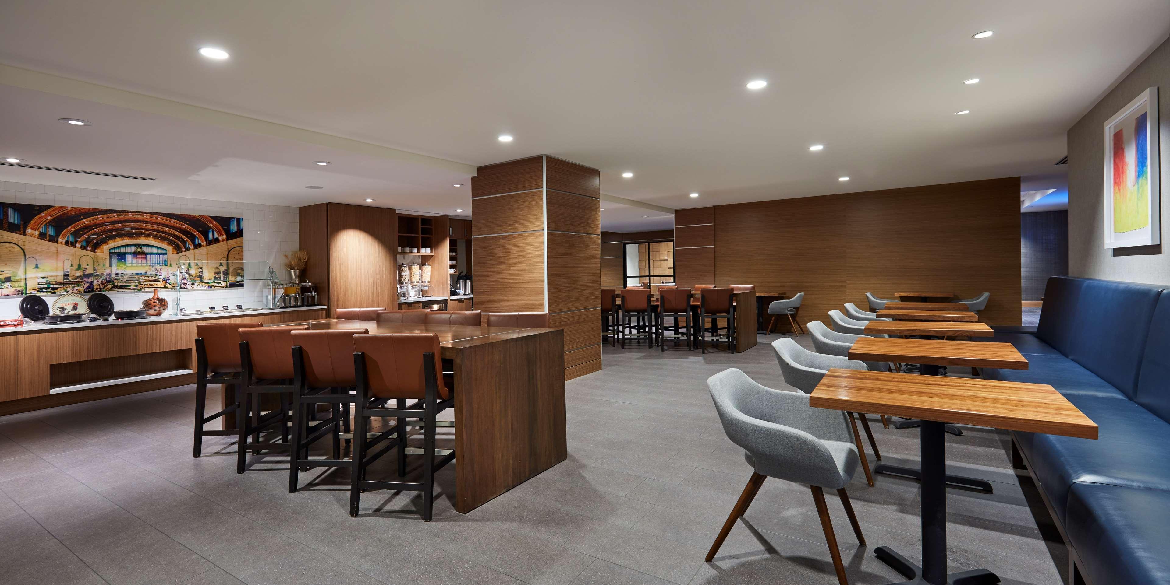 Отель Hilton Cleveland Downtown Экстерьер фото